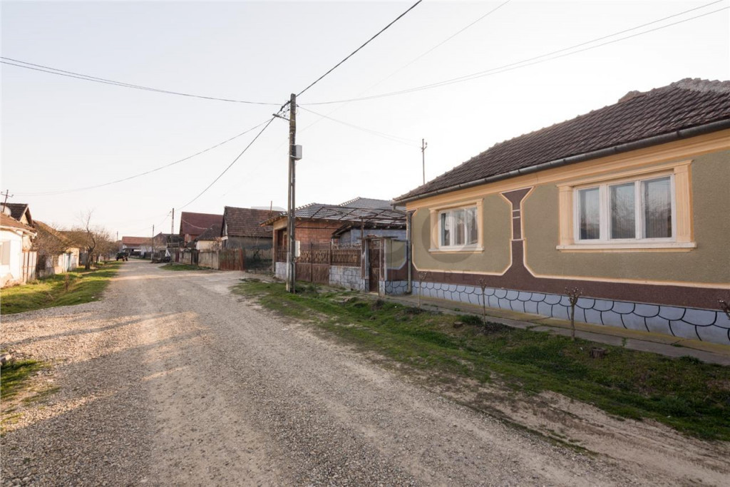 RECO Casa in Sarbi la 27km de Oradea cu dublu front stradal