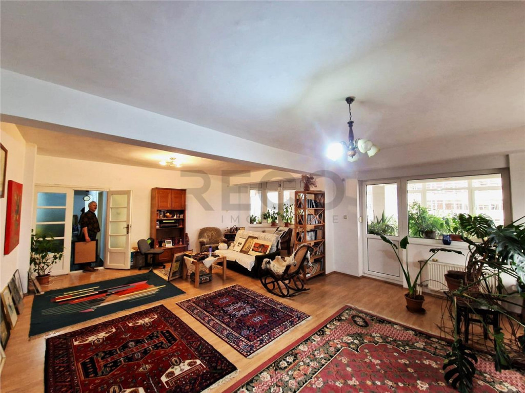 Apartament ultra spatios, de 222 mp utili terasa foarte mare