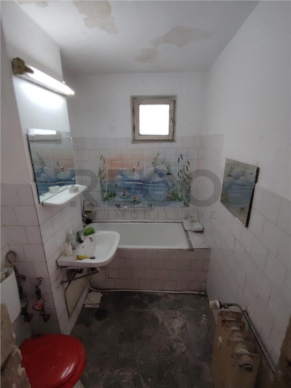 RECO apartament cu 3 camere decomandat cu lift