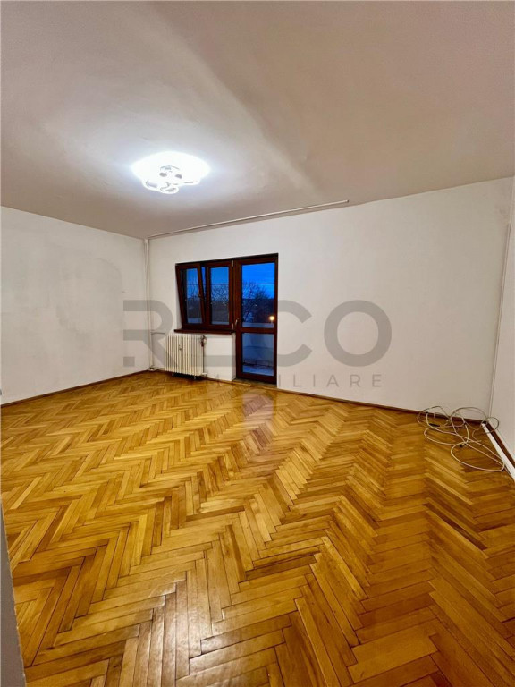 RECO Apartament 3 camere decomandat etajul 1 zona Nufarul/Lo