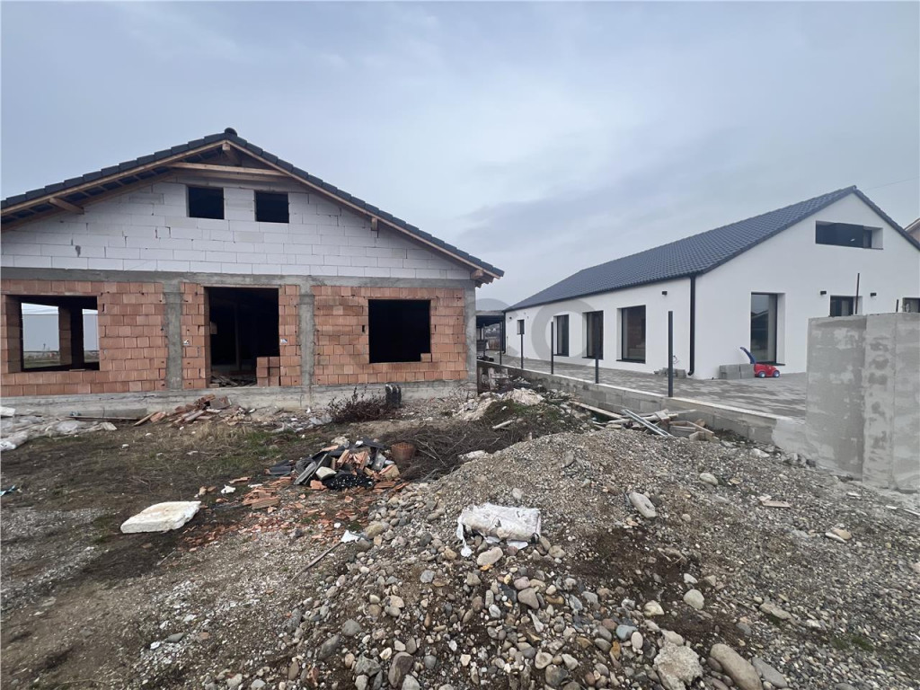 RECO, Casa la rosu, Zona Alesd la super pret!