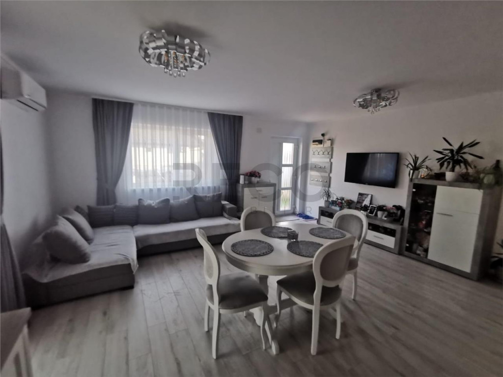 Proprietate cu 2 case in Osorhei intr-o zona cu case noi.