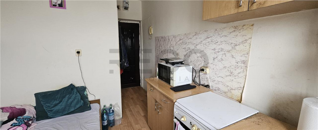 RECO. Garsoniera primitoare in zona Rogerius, etajul 4