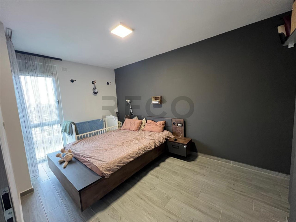 RECO, Apartament 2 camere, decomandat, loc de parcare, West