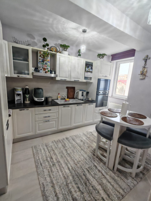 Apartament 2 camere de vânzare – zona Primo, mobilat și