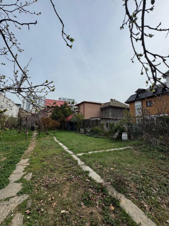 Teren 1553 mp – Oportunitate imobiliară în zonă cu regi