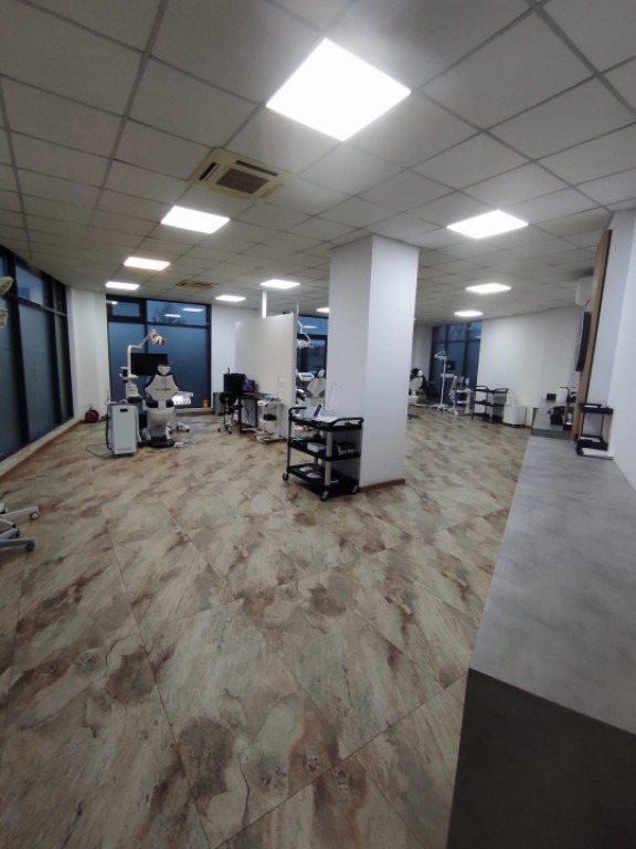 Spatiu comercial parter, 135 mp suprafata utila, Rovine