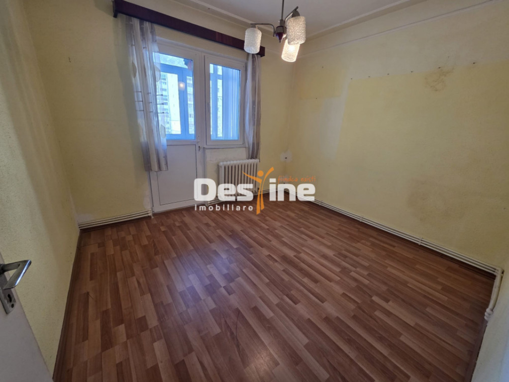 APARTAMENT 2 CAMERE, DECOMANDAT, MIRCEA CEL BATRAN, 69.990