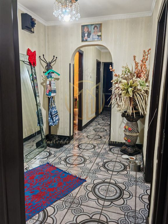 Teiul Doamnei Otesani 3 camere 72mp 1983 , 135000eur