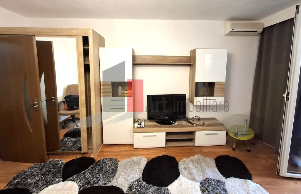 Gars. 31 mp, et 9/10, bloc reabilitat, instalații refăc...