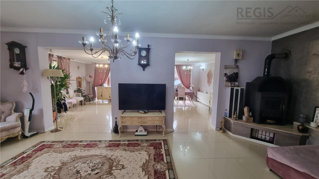 Casa de moderna cu costuri reduse, panouri solare si spatiu