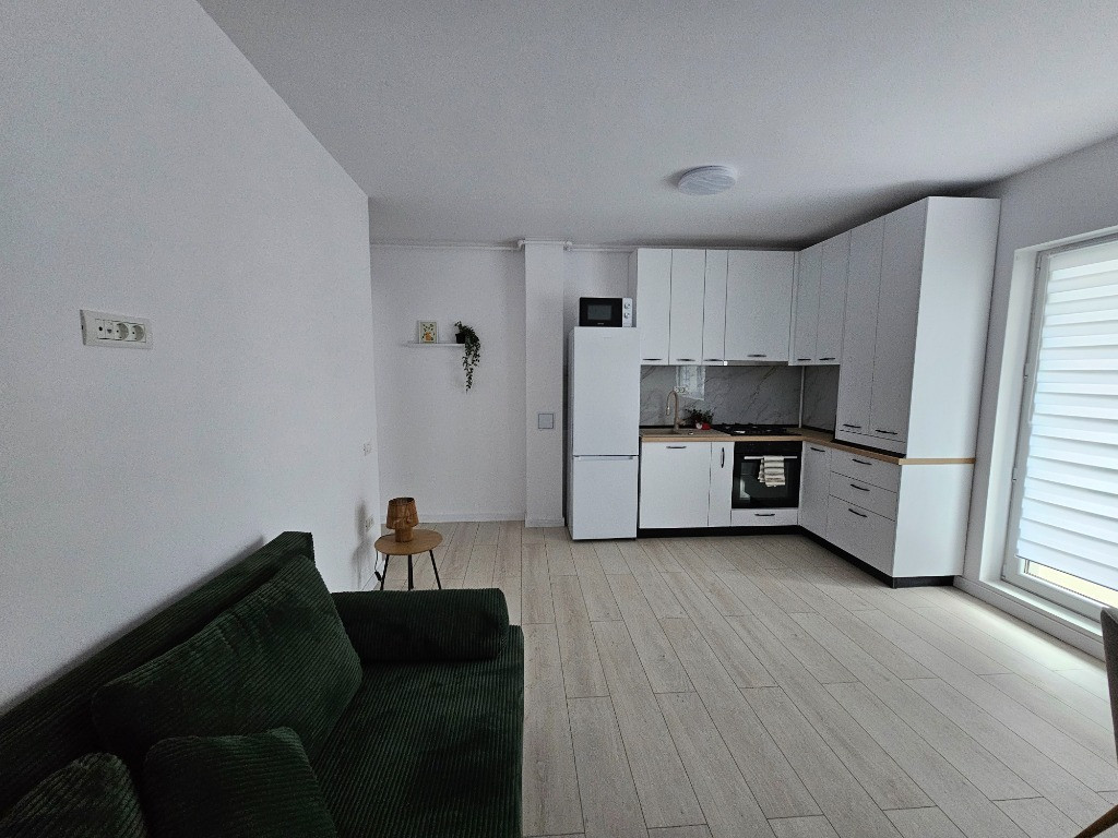 Apartament tip studio, metrou Berceni - Prima inchiriere
