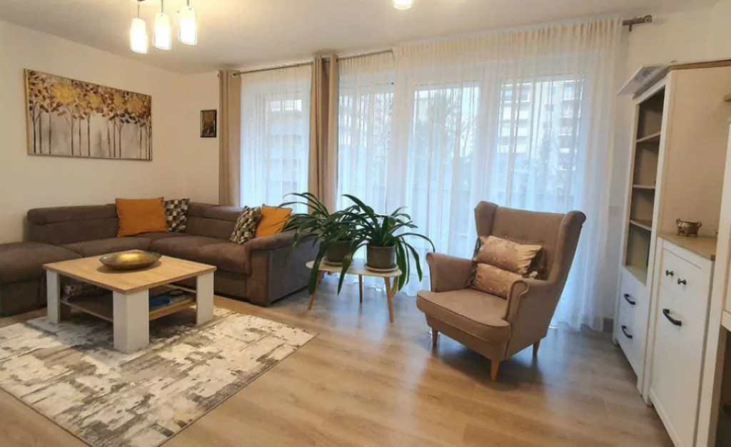 Apartament 3 camere, decomandat - zona Racadau