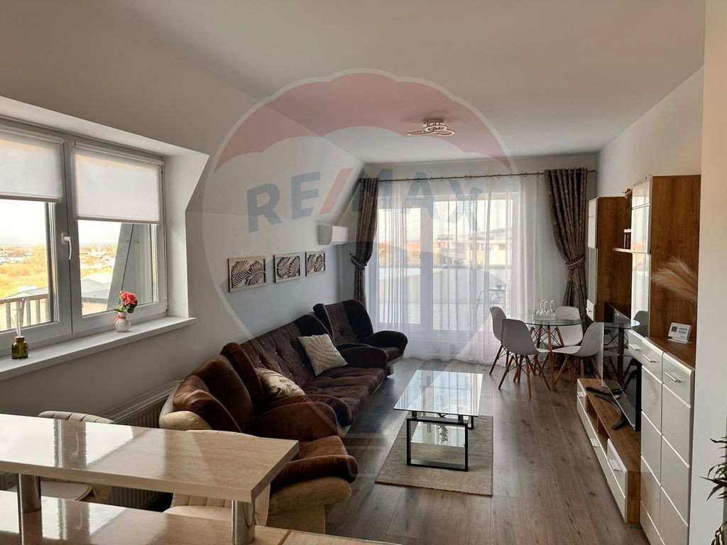 Penthouse panoramic de închiriat în Râșnov – liniș...
