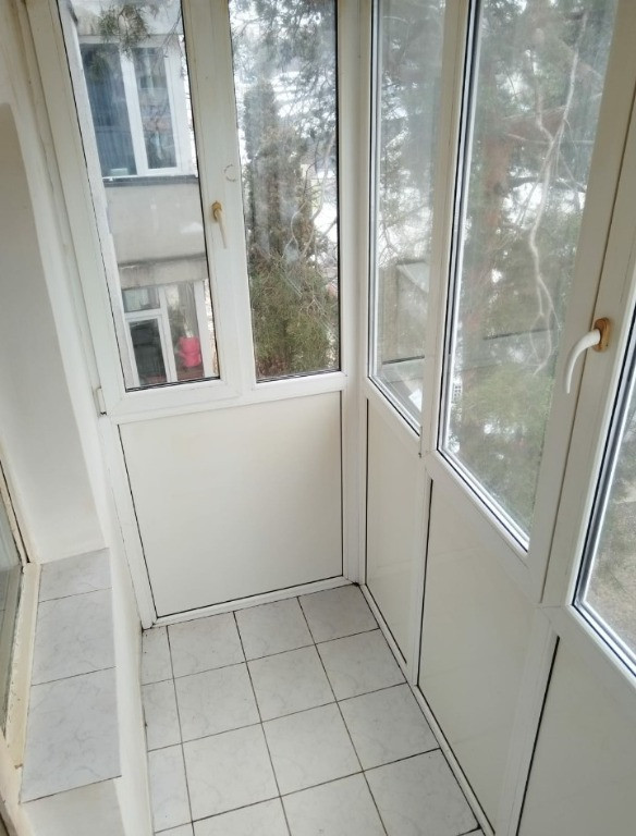 Apartament cu 2 camere decomandate -Etaj 3 Zona George Enescu - Piata