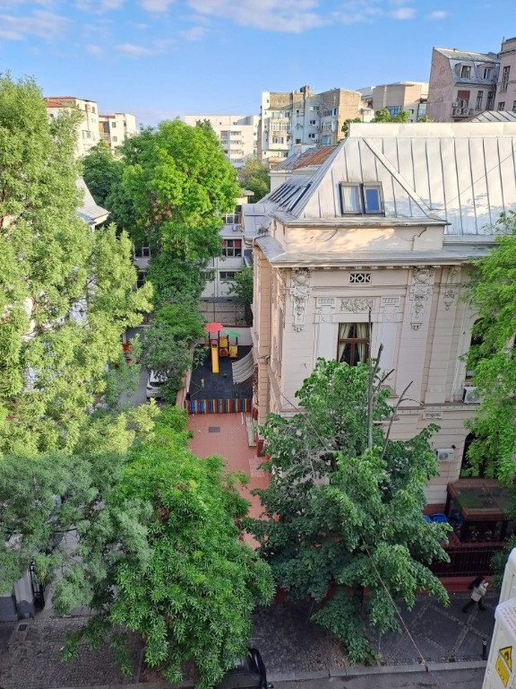 Apartament 2 camere dec. Amzei (zona Victoriei, Romana)