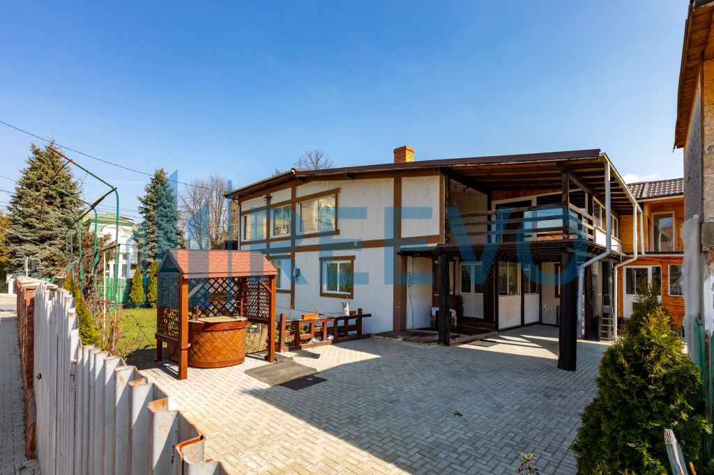 Clădire și teren de investiție, central Roman