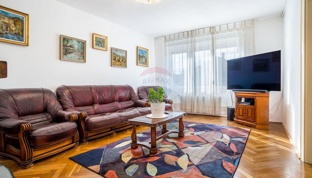 De vanzare apartament 4 camere in Grigorescu, imobil mic ...