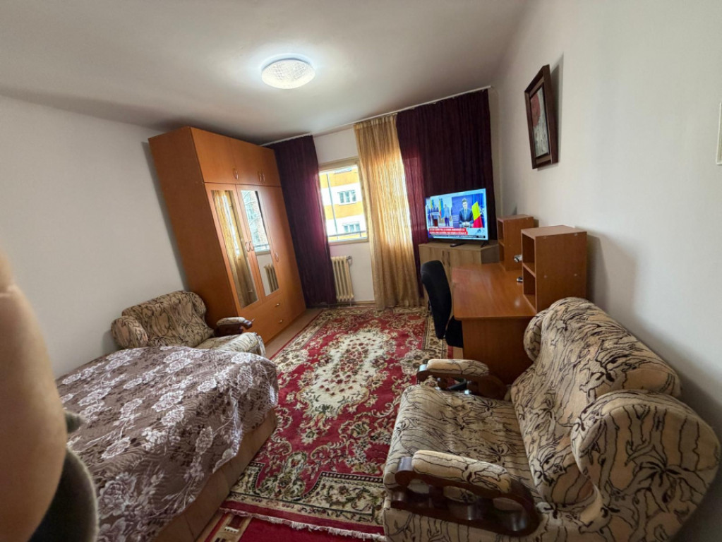 Garsoniera decomandata, 38 mp , etaj 3/4, zona Rovine