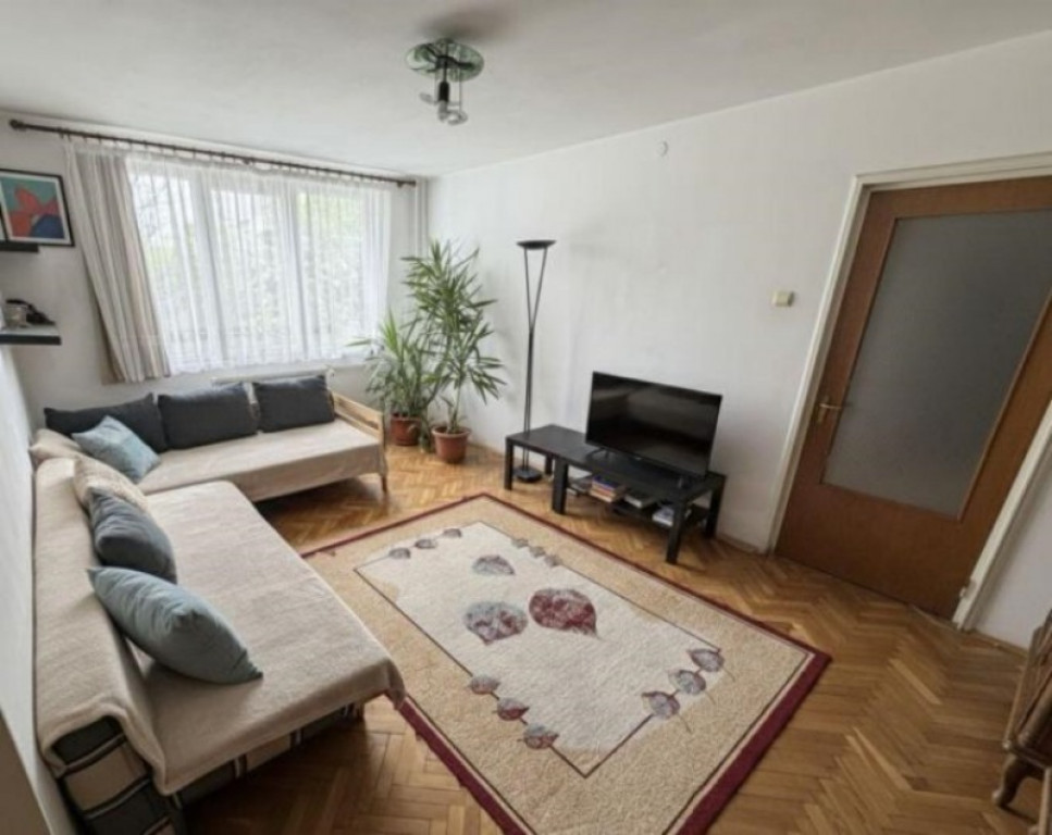 Metrou 1 Decembrie 1918, 3 cam, et. 2/4,loc de parcare,bloc reabilitat