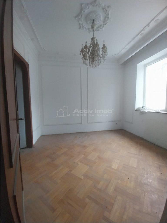 Casa / Vila 350 mp - Cismigiu / Strada Crisana