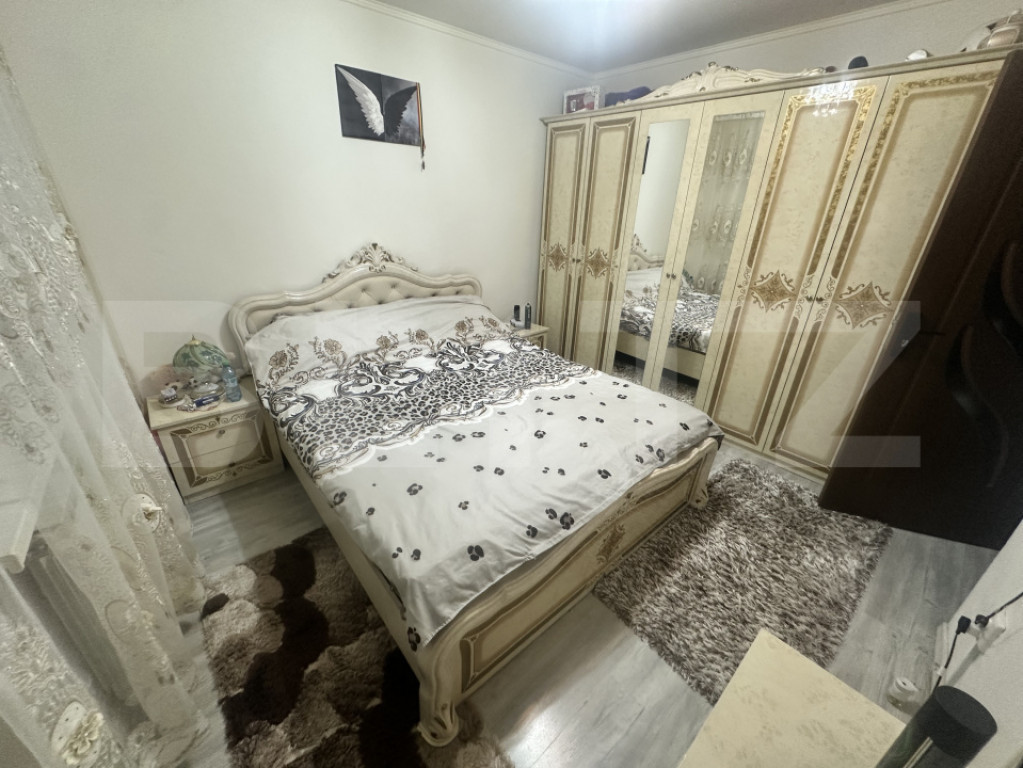 Apartament 3 camere decomandat, etaj 3/4, renovat ,zonă exc