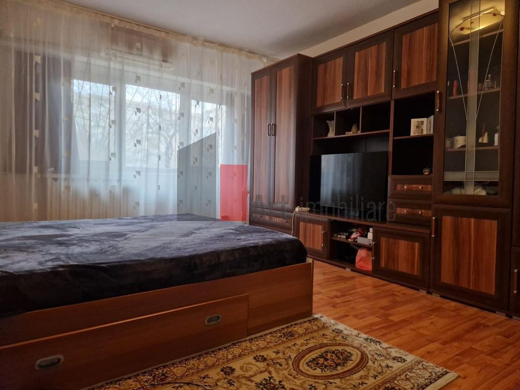 Garsoniera mare Crangasi