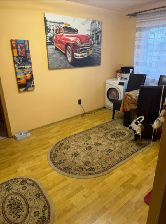 Apartament 3 camere, semidecomandat - zona Florilor