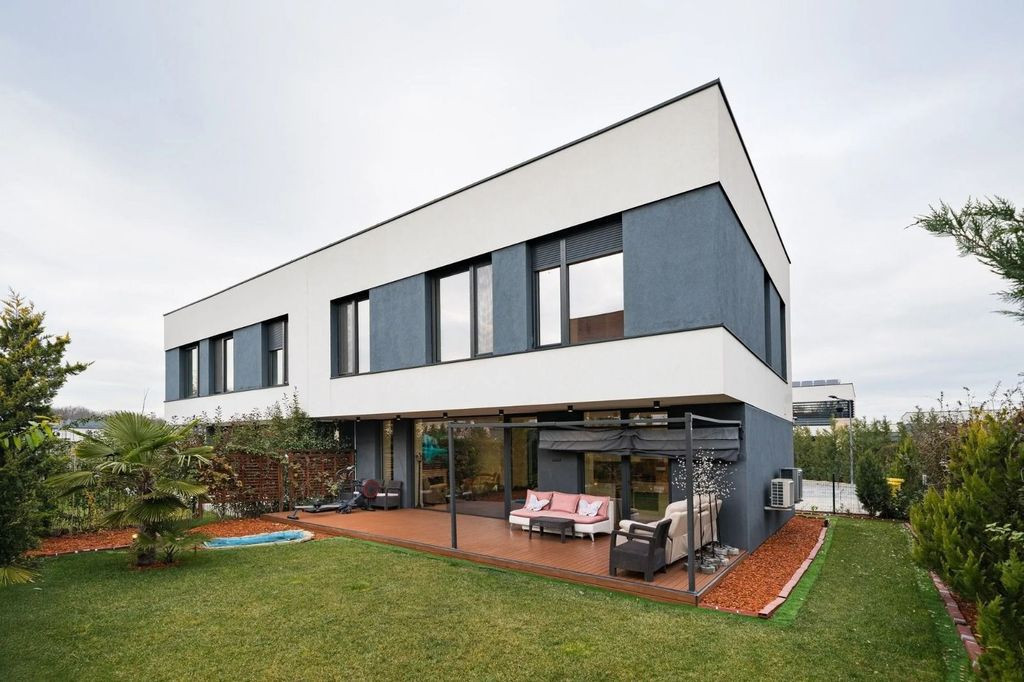 Casa 3 camere Tunari