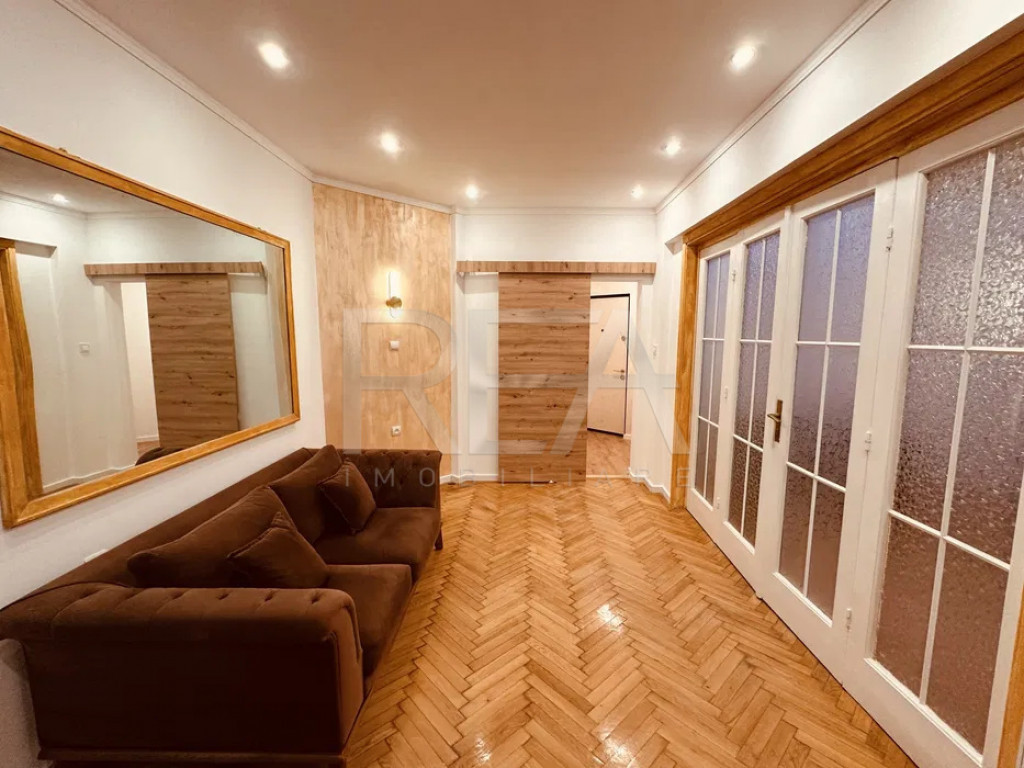 2 Camere Renovat Ideal Pentru Investitii