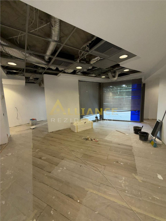 Spatiu comercial de || vizibilitate mare || trafic intens |