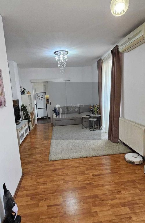 Apartament 2 camere la 4 minute metrou 1 Decembrie/ Mobil...