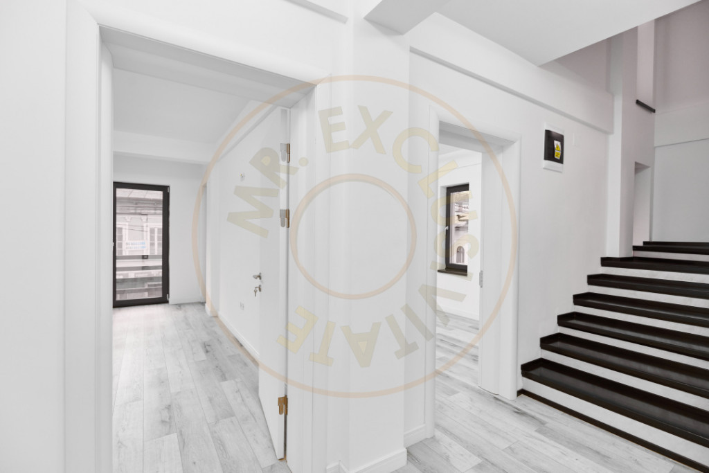 Spațiu generos de închiriat-ideal clinica/birouri/centru e