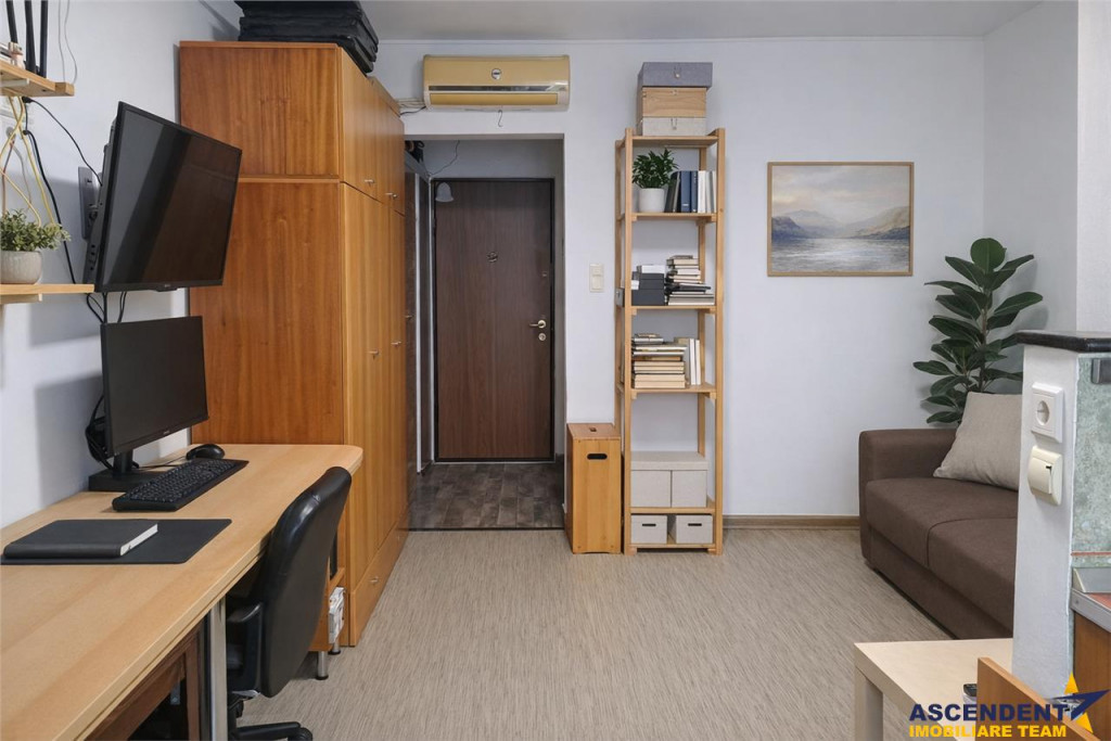 Camera de camin cu baie proprie si mica bucatarie, Astra, Br