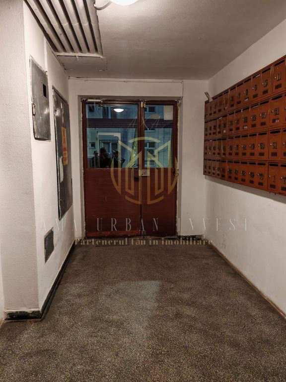 Brancoveanu Parcul Copiilor garsoniera cf 3 eta 2 pret290...