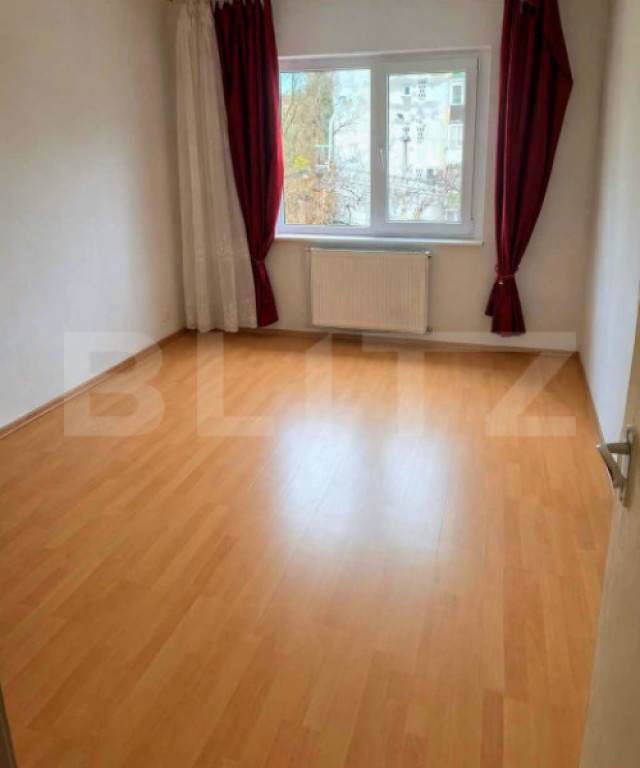 Apartament decomandat, spațios, cu 3 camere, in Rogerius