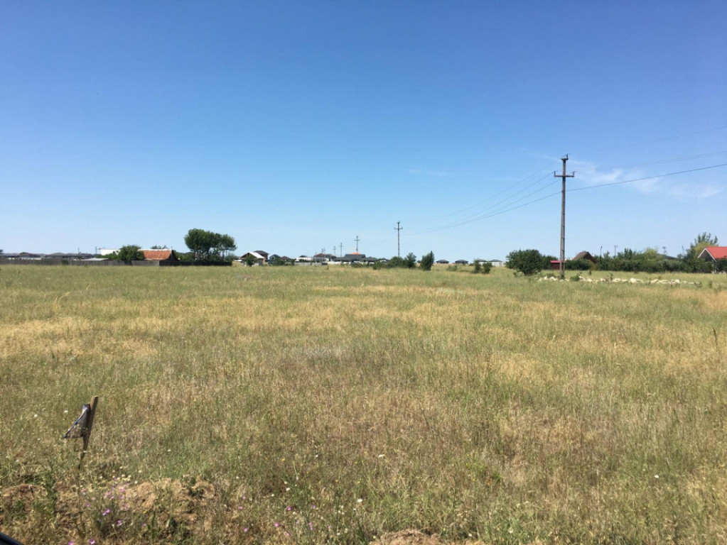 Teren intravilan 712 mp, în spate la Metro