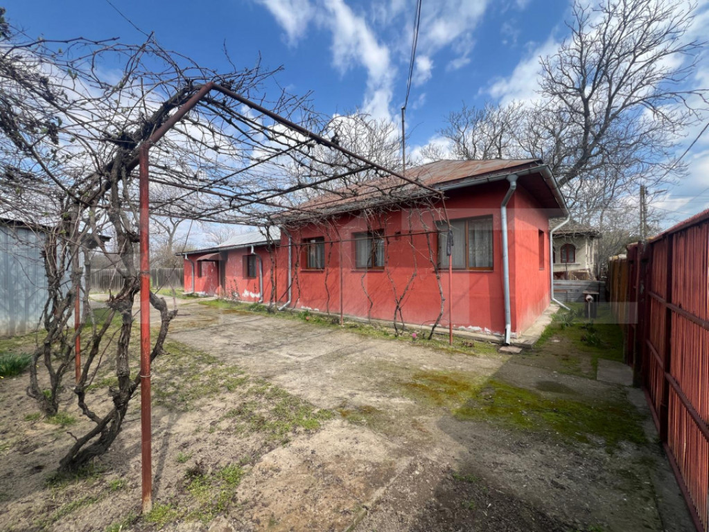 Casa pe parter, 75mp, teren generos 2000mp, Troaca