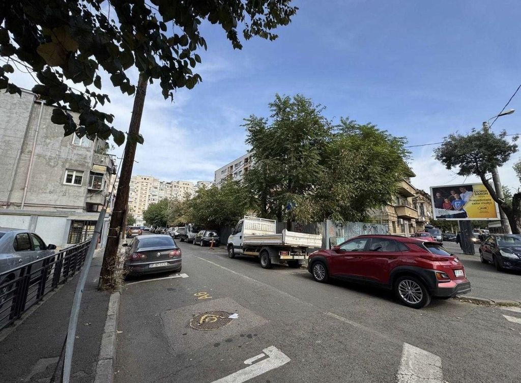 Vitan-Mall, teren cu AC pt D+P+4