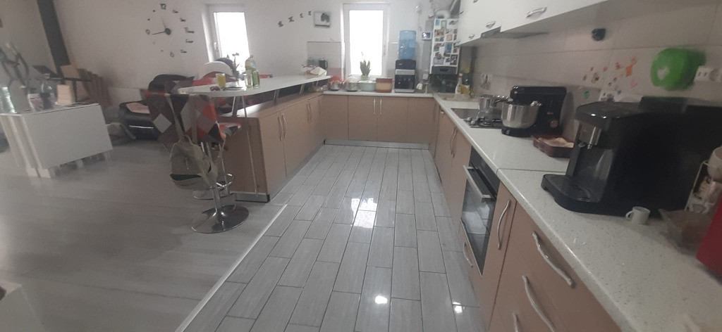 P-Ta Revolutiei, 2 camere, decom., etaj 1