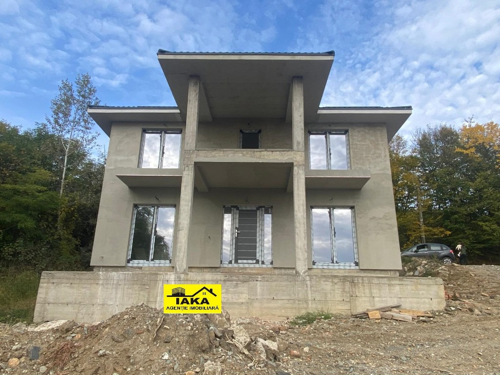 Miron Costin, casa noua, cu priveliste superba