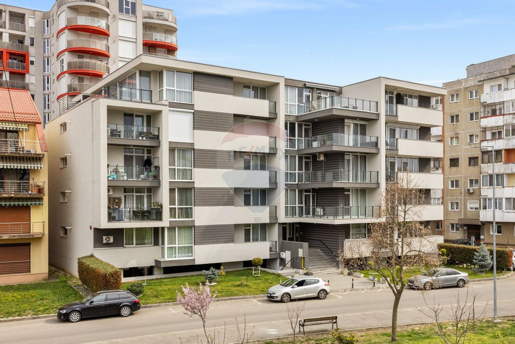 Apartament superb cu 3 camere de închiriat - Miorița