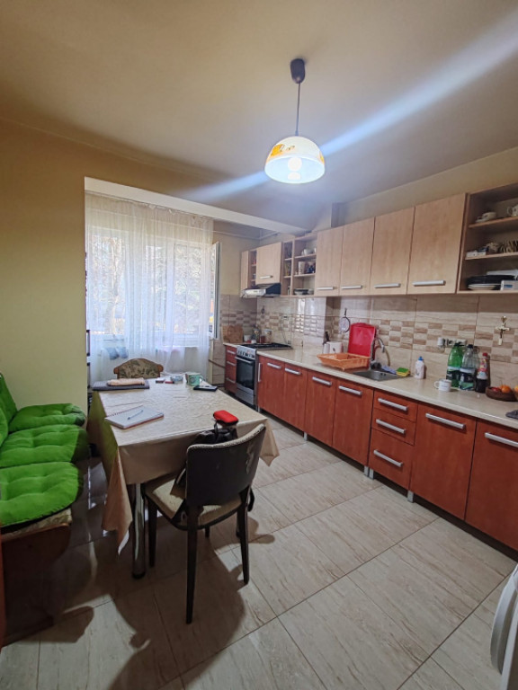 Apartament 3 camere, 70 mp, zonă Sasar