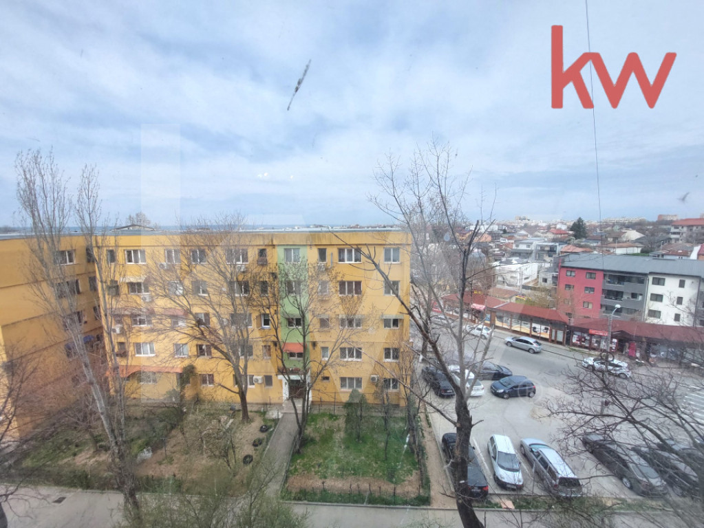 Apartament 3 camere decomandat • Sărari • vedere panora