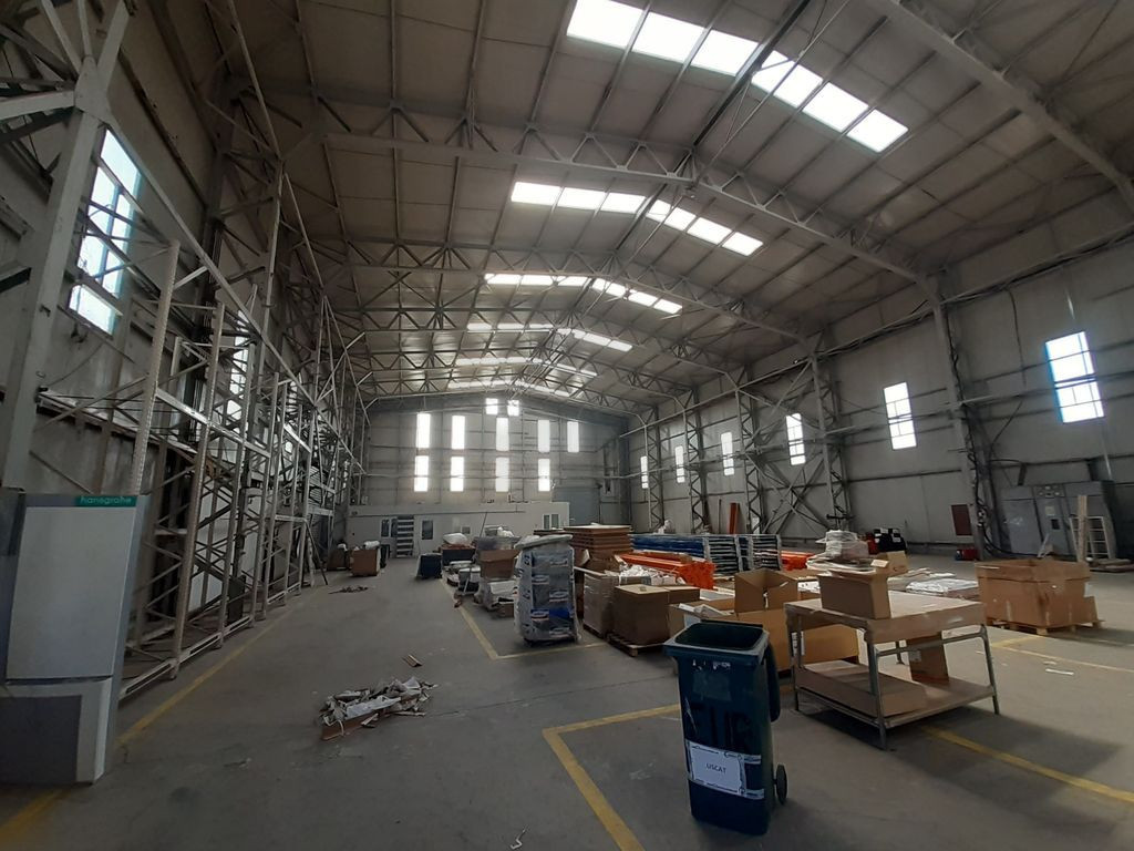 Hala de 1500 mp in zona metrou Basarabia