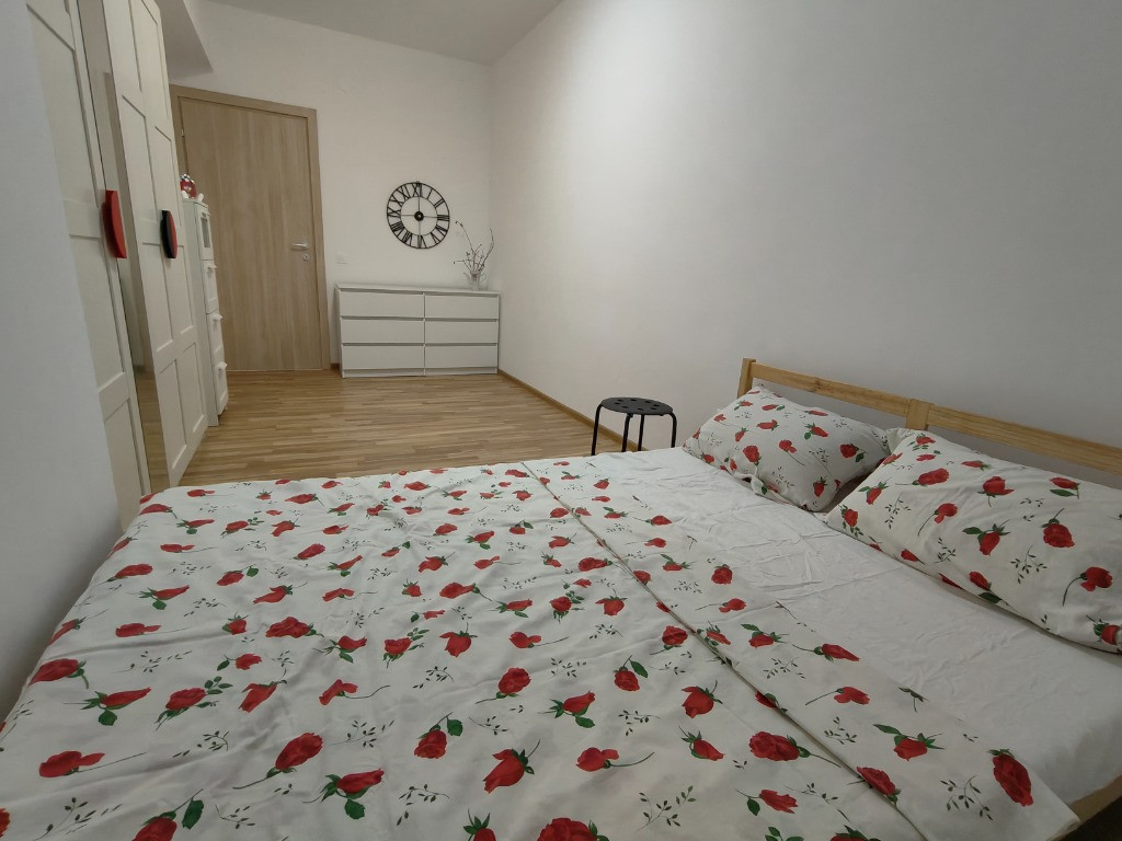 Inchiriez apartament 3 CAMERE, pe str. Sondelor, zona 9 Mai