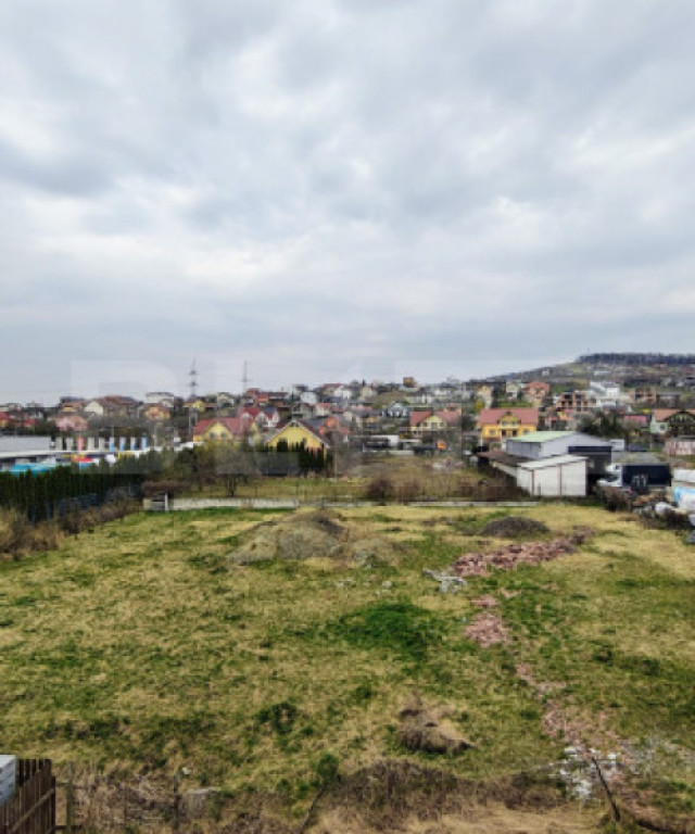 Teren intravilan cu dublu acces + construcție la roșu 500