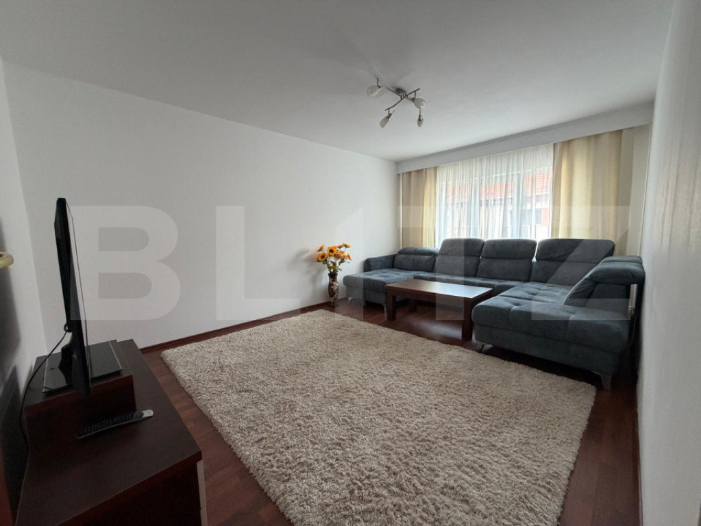 Apartament cu 3 camere de închiriat, zona Bradet