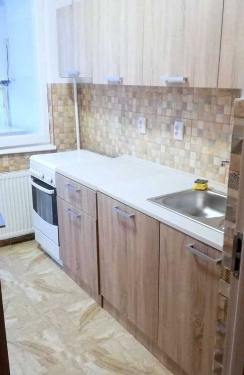 De inchiriat apartament 2 camere nemobilat, Micro 16, 140...