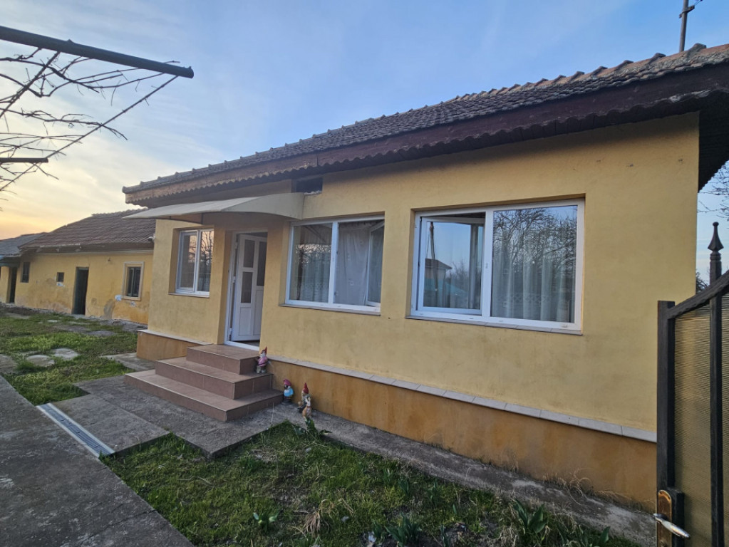 Casa parter, 100 mp utili, 1090 mp teren, Pielesti